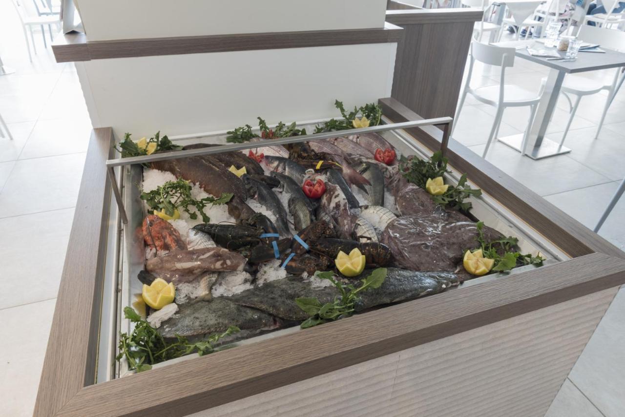 Hotel Ristorante Centosedici Terracina Kültér fotó