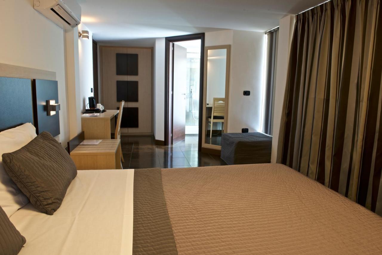 Hotel Ristorante Centosedici Terracina Kültér fotó