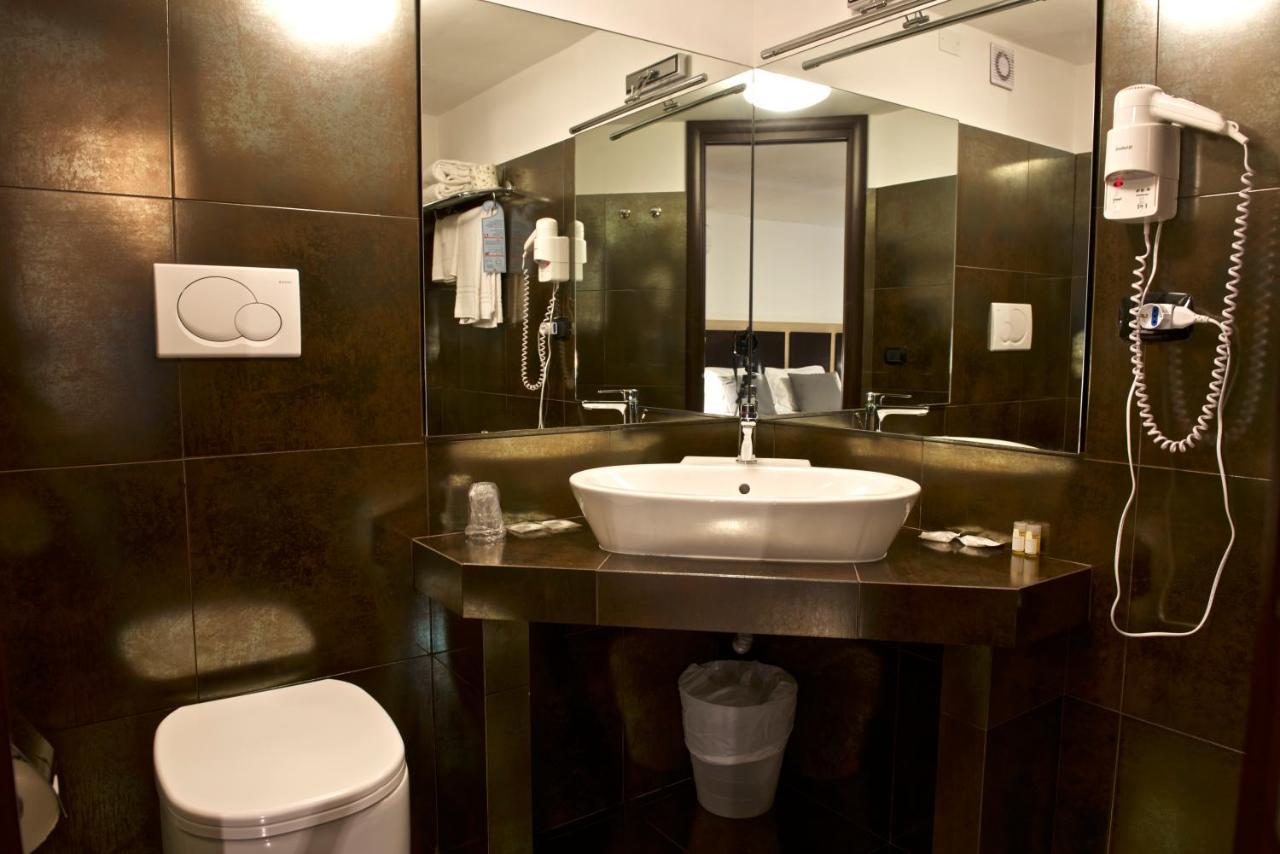 Hotel Ristorante Centosedici Terracina Kültér fotó