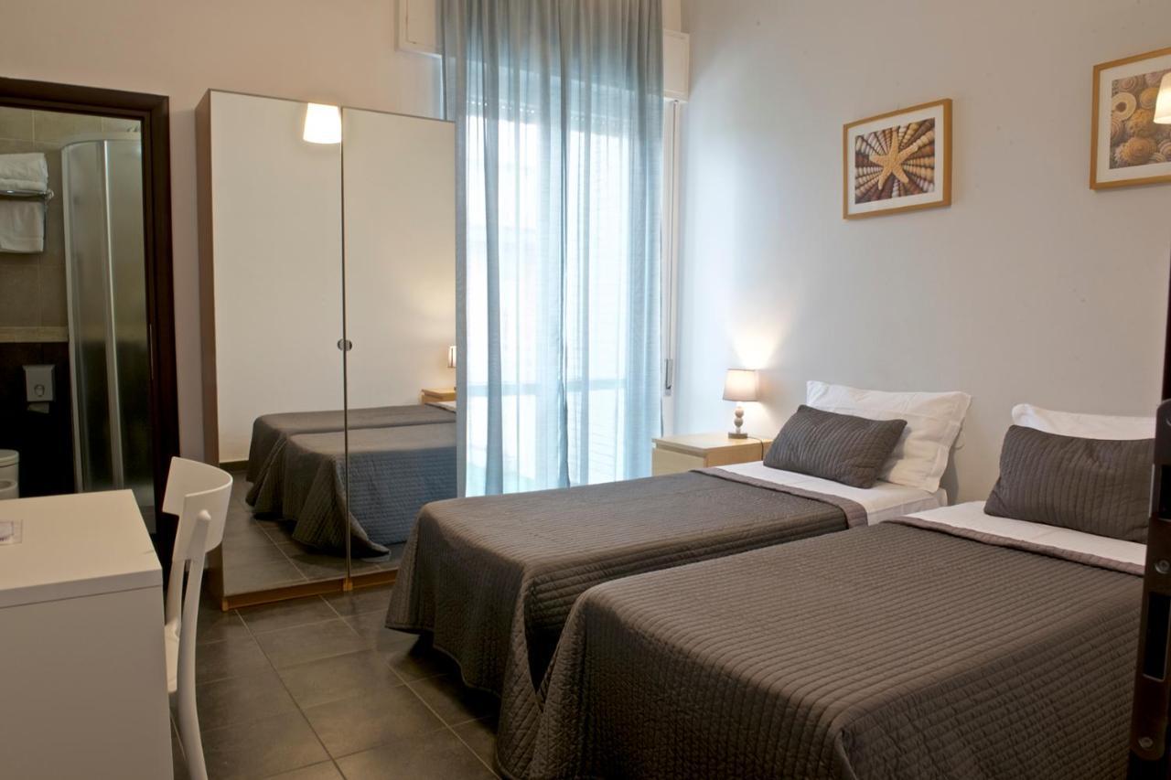 Hotel Ristorante Centosedici Terracina Kültér fotó