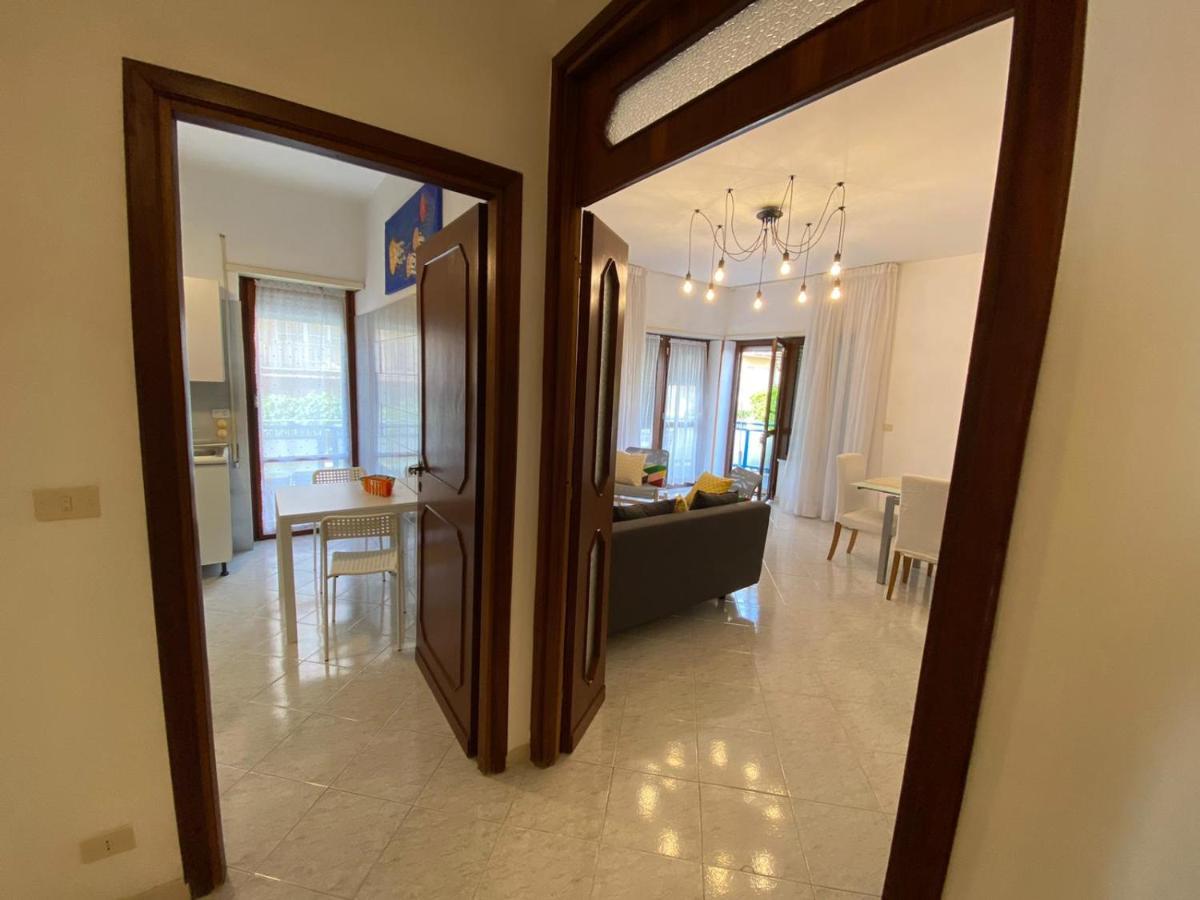 Hotel Ristorante Centosedici Terracina Kültér fotó