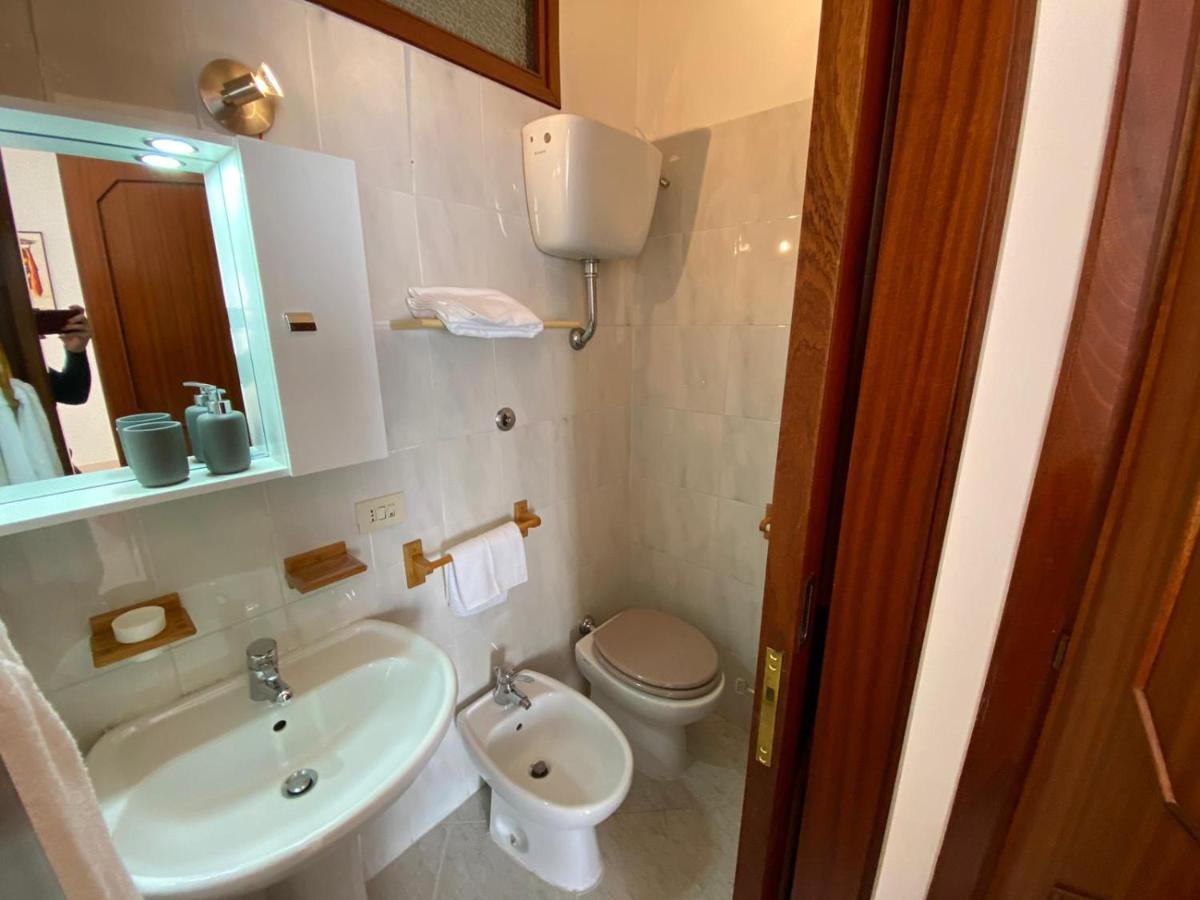 Hotel Ristorante Centosedici Terracina Kültér fotó