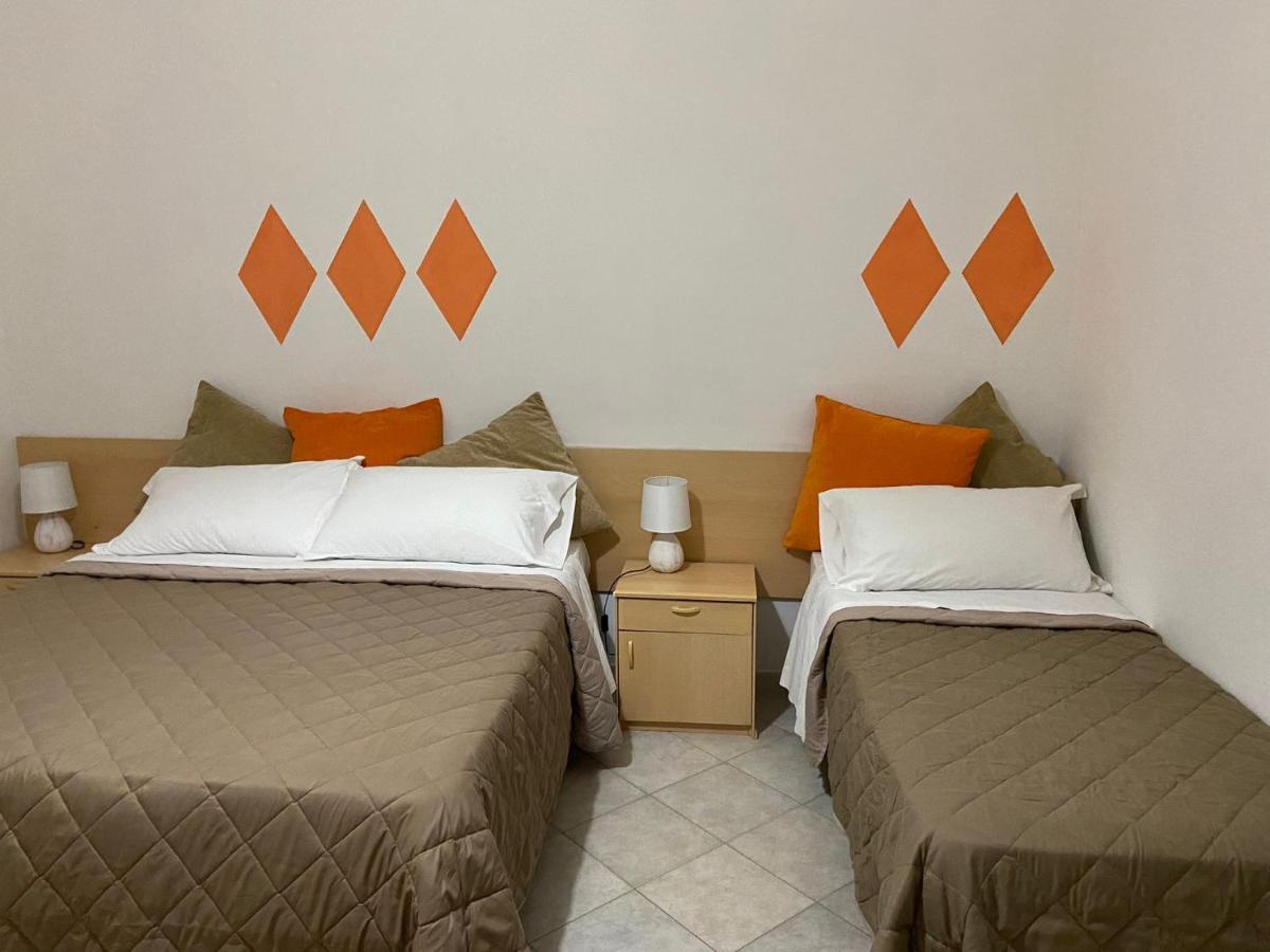 Hotel Ristorante Centosedici Terracina Kültér fotó
