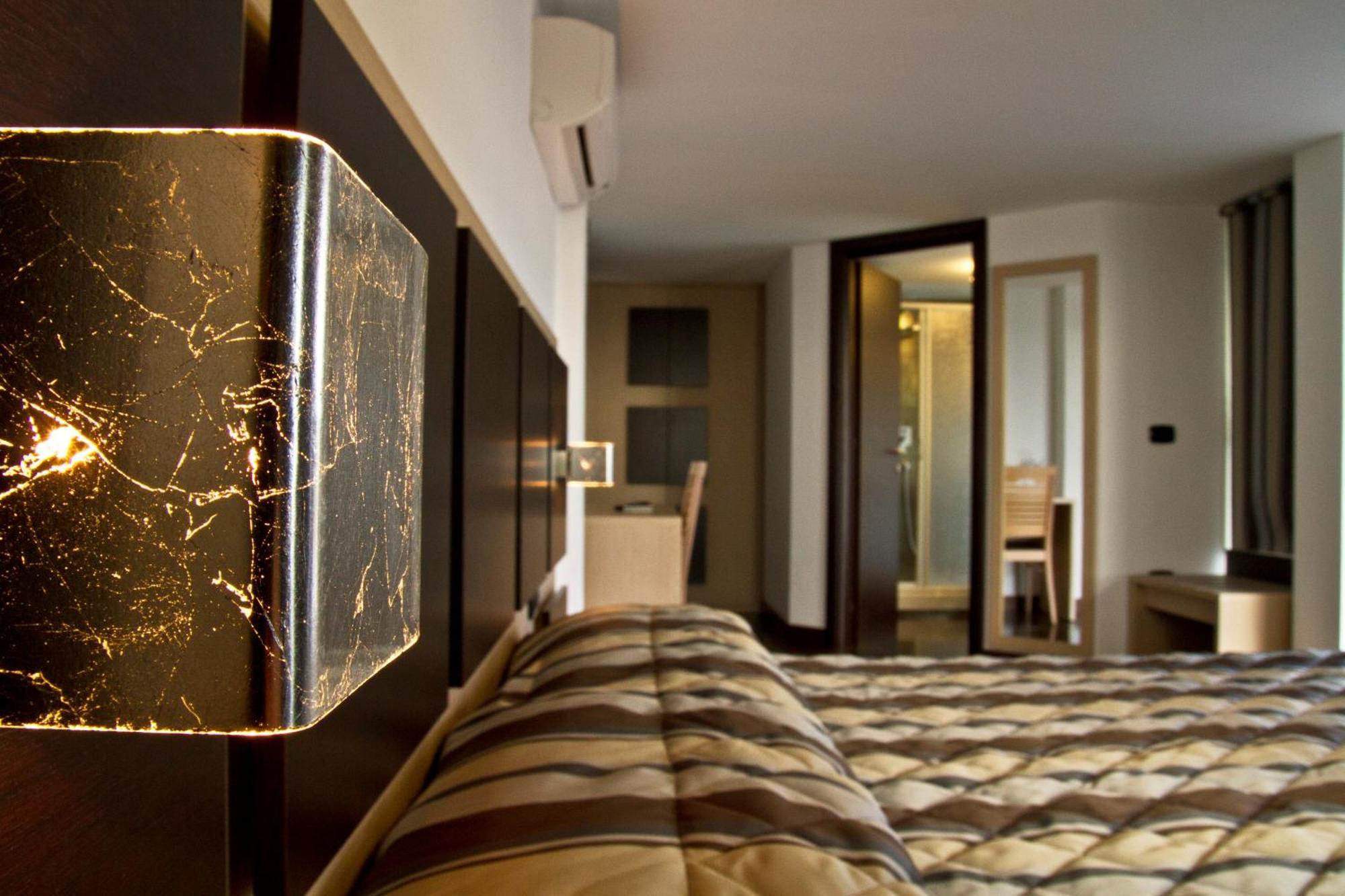 Hotel Ristorante Centosedici Terracina Kültér fotó